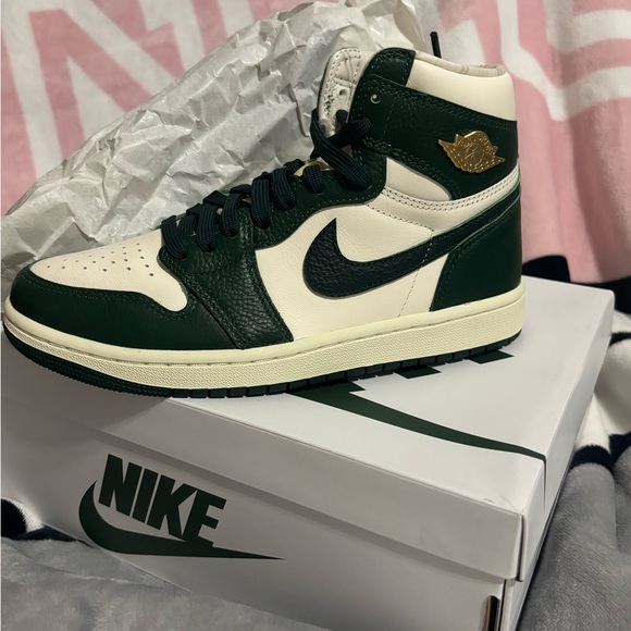 Nike Air Jordan 1 High Dark Green and White - Picture 3 of 6
